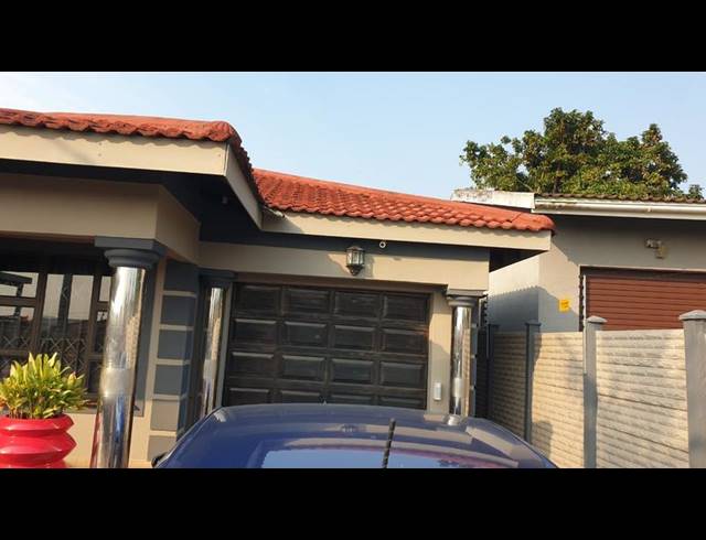 4 BEDROOM HOUSE FOR SALE IN ESIKHAWINI J